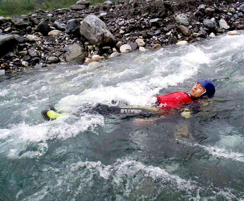 Knowledge about water obtained from books may be far from sufficient. Many people feel this obvious lack of understanding about water when they set foot in raging torrents./ Provided by TNP Headquarters