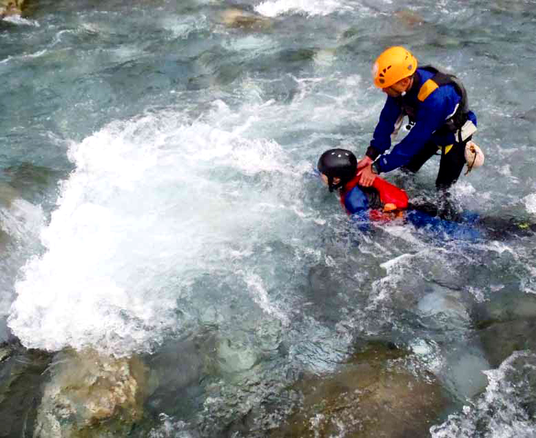 Knowledge about water obtained from books may be far from sufficient. Many people feel this obvious lack of understanding about water when they set foot in raging torrents./ Provided by TNP Headquarters