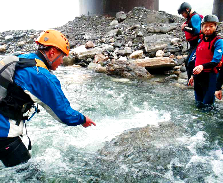 Knowledge about water obtained from books may be far from sufficient. Many people feel this obvious lack of understanding about water when they set foot in raging torrents./ Provided by TNP Headquarters