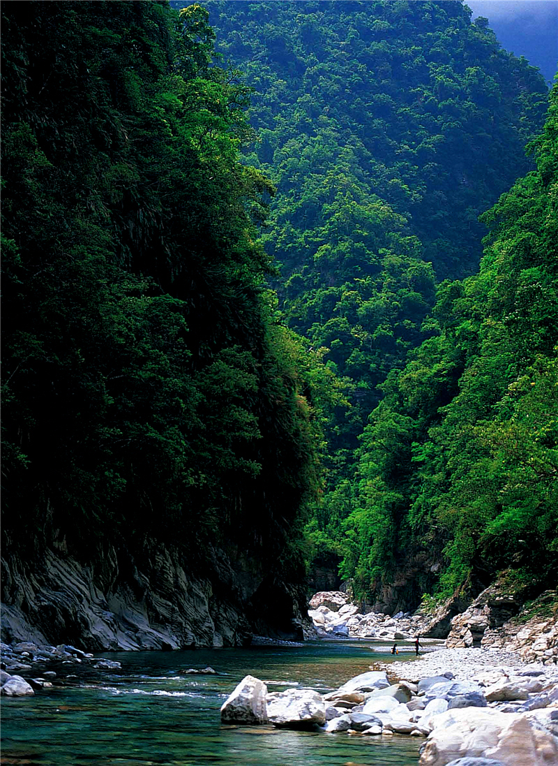 People should learn to be in peace with the waters through a closer and better contact with them.In the picture is Sanjhan River./ by Mao-yao Lin。/ 林茂耀攝