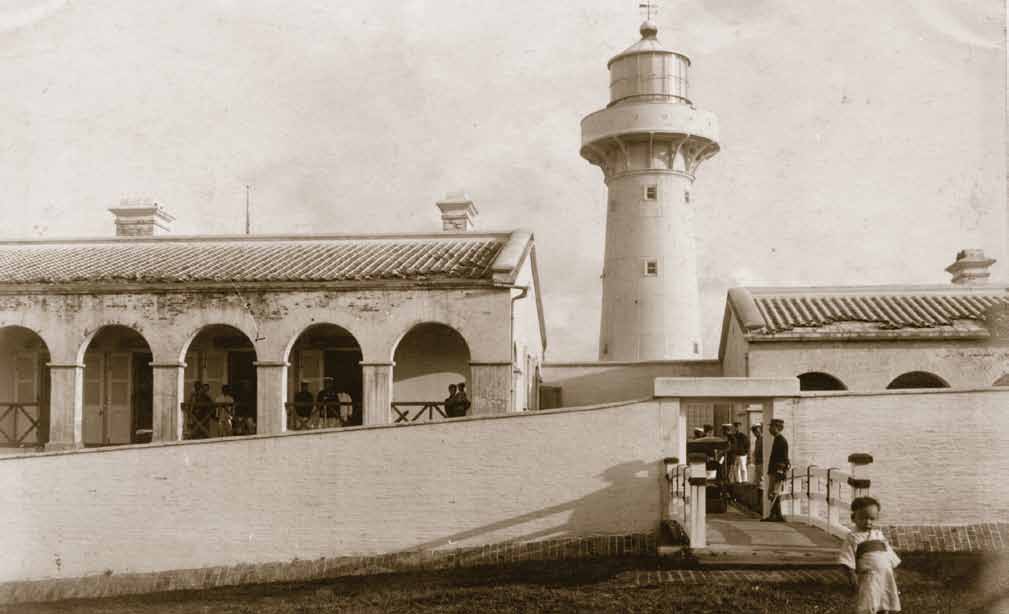 Eluanbi Lighthouse was the first western-styled lighthouse in Taiwan during the Qing occupation era. /Copied from archive photos at SMC Publishing Inc.