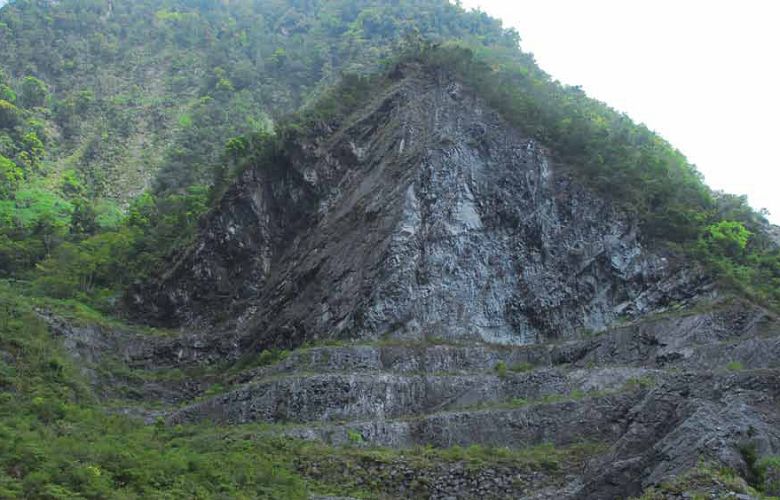 The traces of excavation left by Huide Mine./ by Mao-yao Lin