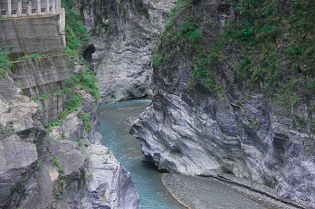 The Rock of Indian Chief is what Sheu wouldphoto every time he passes by. Through thecapricious change of the water level here, onecan feel the power of Nature.