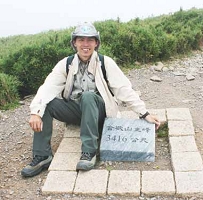 Sheu used to be a veteran advertiser, and is currently a free-lancer. He takes delight in traveling, hiking, photography, writing and exposing himself to the Nature, and has visited more than 20 countries including the U.S., Canada, New Zealand, Tunisia, Oman, and Iran. Sheu occasionally writes articles for newspapers or magazines, and often gives speeches in schools and organizations. He was recruited as a volunteer interpreter at Taroko National Park Headquarters in 1996, and has served for 15 years so far.