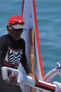 航海經驗豐富的耆老,負責操槳。