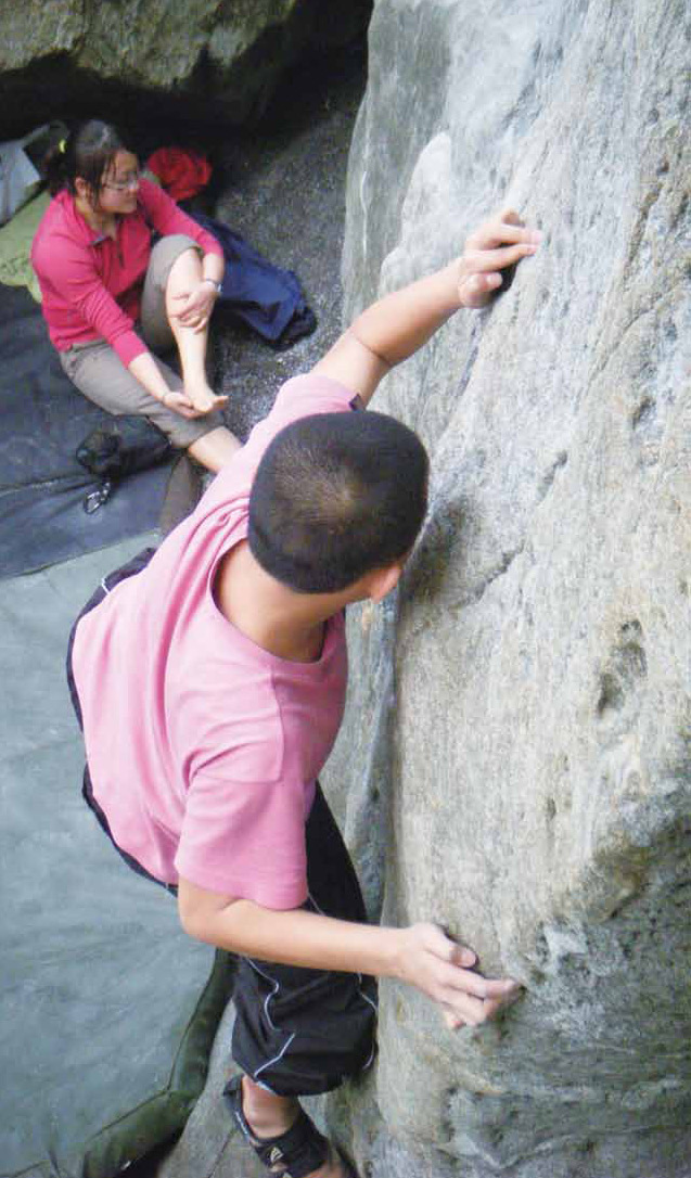 太管處與孩子在「抱石活動」中建立良好的互信關係與情誼/ 陳淑寶提供