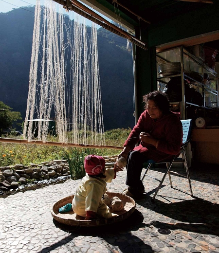 守護部落的編織文化，是尤瑪永不懈怠的使命。 / 野桐工坊弗耐. 瓦旦攝