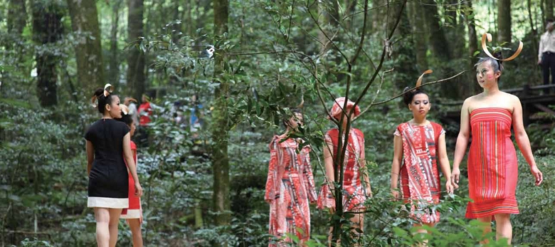 對於編織文化的傳統，尤瑪抓到基本精神但不拘泥於形式。/ 野桐工坊弗耐. 瓦旦攝