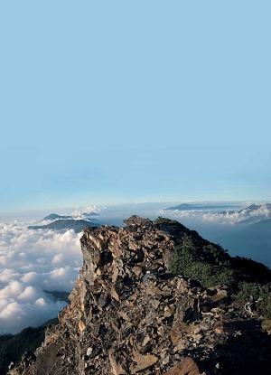 臺灣的山岳生態為臺灣人提供了可以安居的基礎。圖為玉山北峰/ 王智筠攝