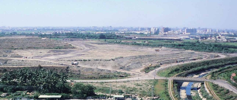 高雄都會公園第二期園區綠化前(上) 後(下) 對比照/ 高雄都會公園提供