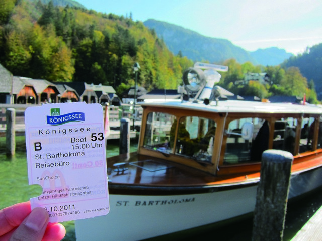 電動船是唯一能夠遊湖的交通工具 黃淑貞攝