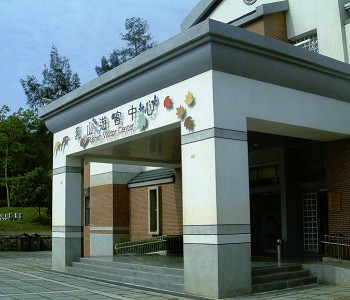 樓入口處設計深遮陽門廊避免日光直射 黃正銅攝