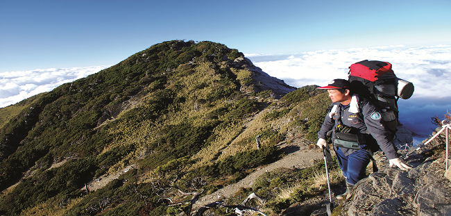 與原住民建立實質的夥伴關係，圖為太魯閣國家公園原住民保育巡查員王永春／林永賢攝