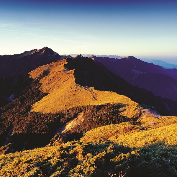 秋天艷麗的山容／吳志學攝
