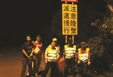 砂島調查人員／墾管處提供