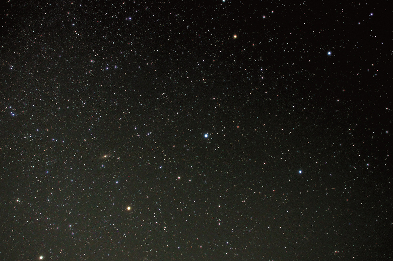 飛馬座四邊形與左側M31仙女座星系（圓圈處）／耿崇華攝