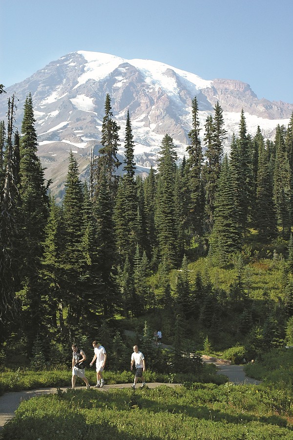 廣受遊客喜愛的天際步道（Skyline Trail）