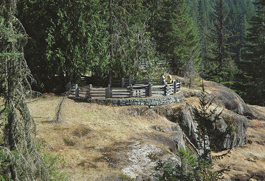 步道沿線的觀景休憩及解說導覽設施／郭育任攝