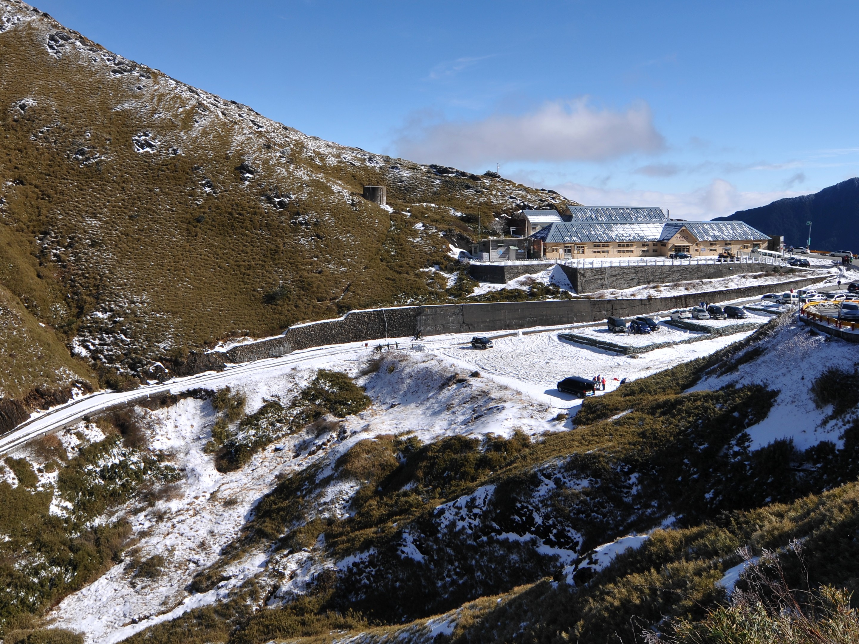 積雪的合歡山莊／陳冠榮攝