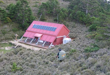 馬利加南東峰前山屋的集雨設計／林寶霞攝
