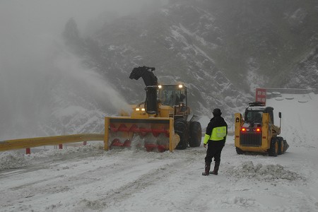 公路局最新鏟雪車能將積雪送至道路之外／太管處提供