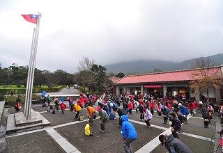 元旦升旗暨登七星山活動(張榮欽攝)