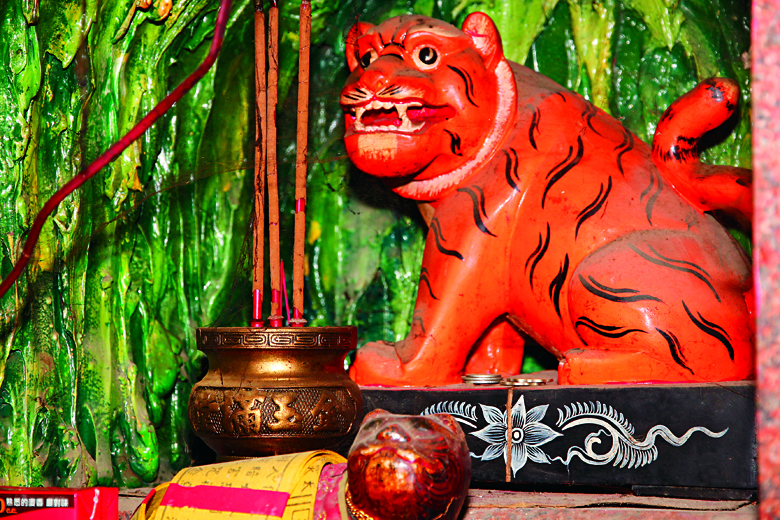 文化遊藝b10_烈嶼鄉東林村靈忠廟的「金獅爺」﹝大金門地區一般都稱之為「下壇爺」﹞是元宵節頗具特色的「擼金獅爺」民俗活動