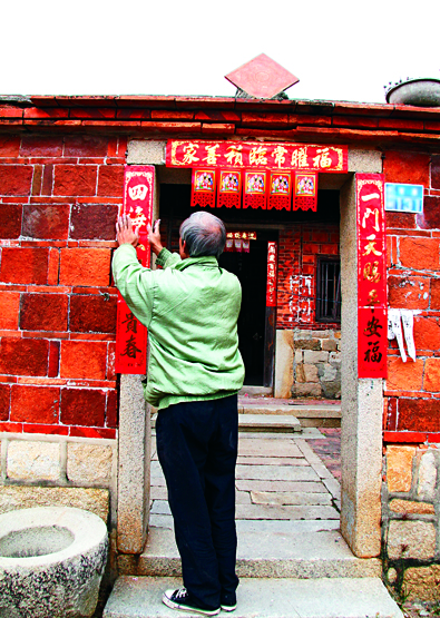 貼春聯是除夕當天的重頭戲