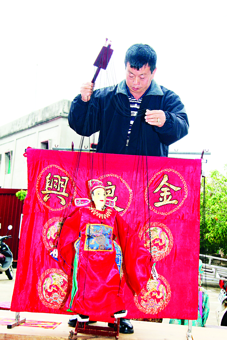 正月初九演傀儡戲禮敬天公是湖下村等幾個村落間最流行的歲節活動