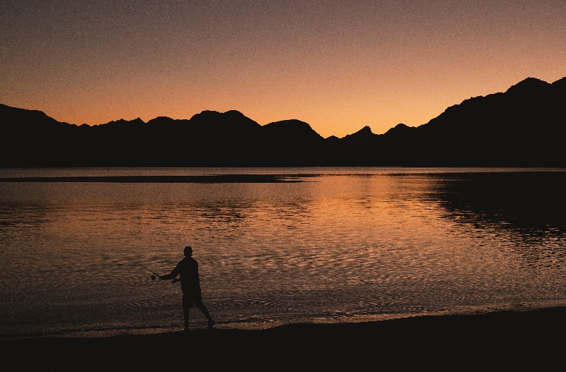 Moturau 山屋正前方的瑪娜波莉湖(Lake Manapouri)。