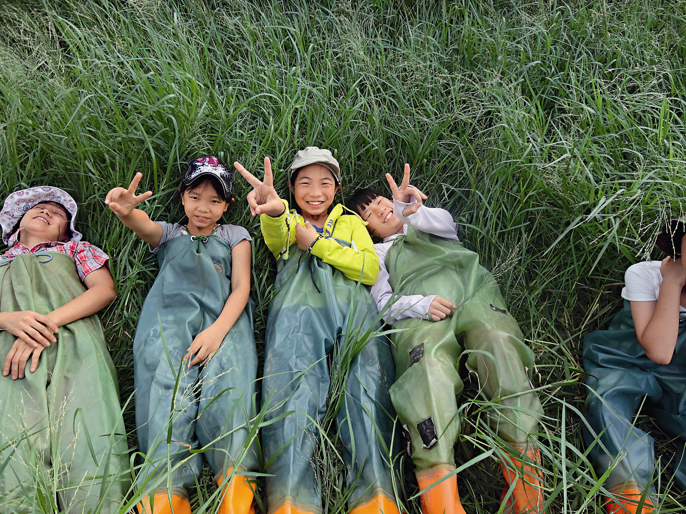 兒童營隊─涵養水源的濕地是最舒服的水床。