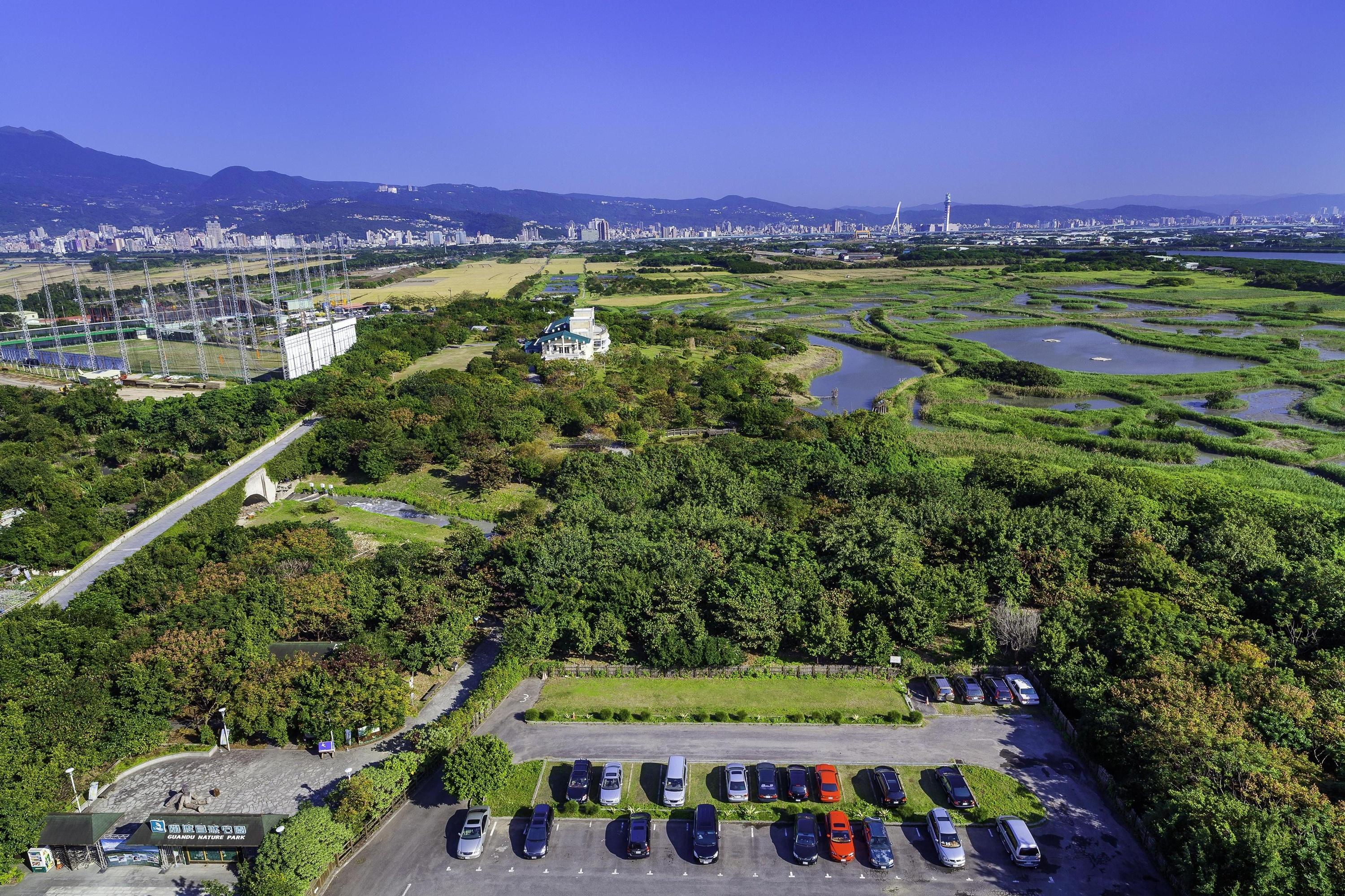 關渡自然公園位於淡水河與基隆河交會處的堤防內，是臺北市最大的濕地保護區。圖／黃基峰