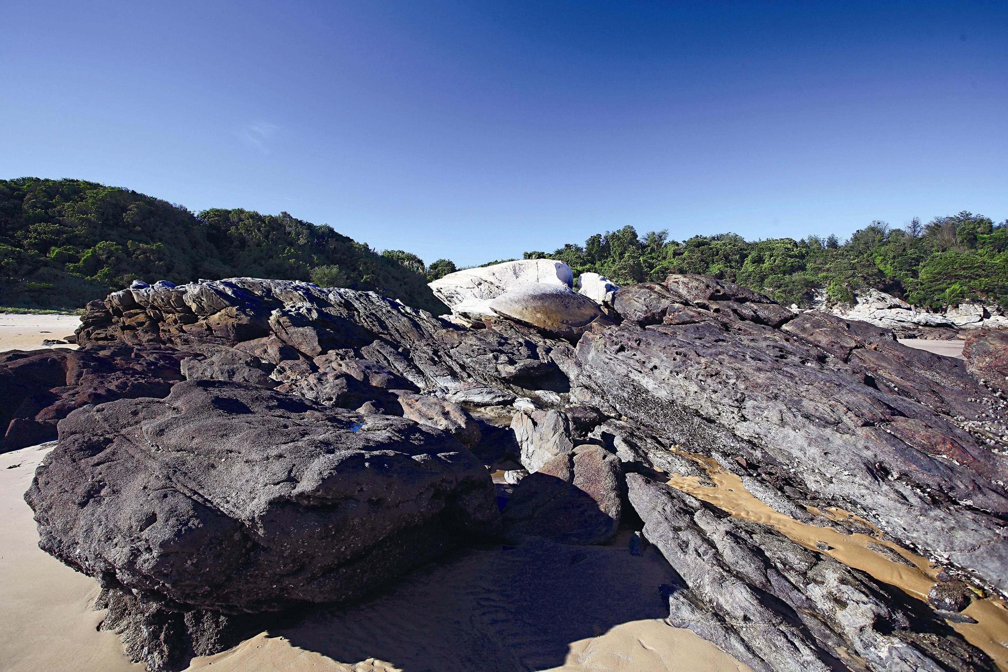 峰上的岩石海岸，是金門最典型的岩石海岸環境。