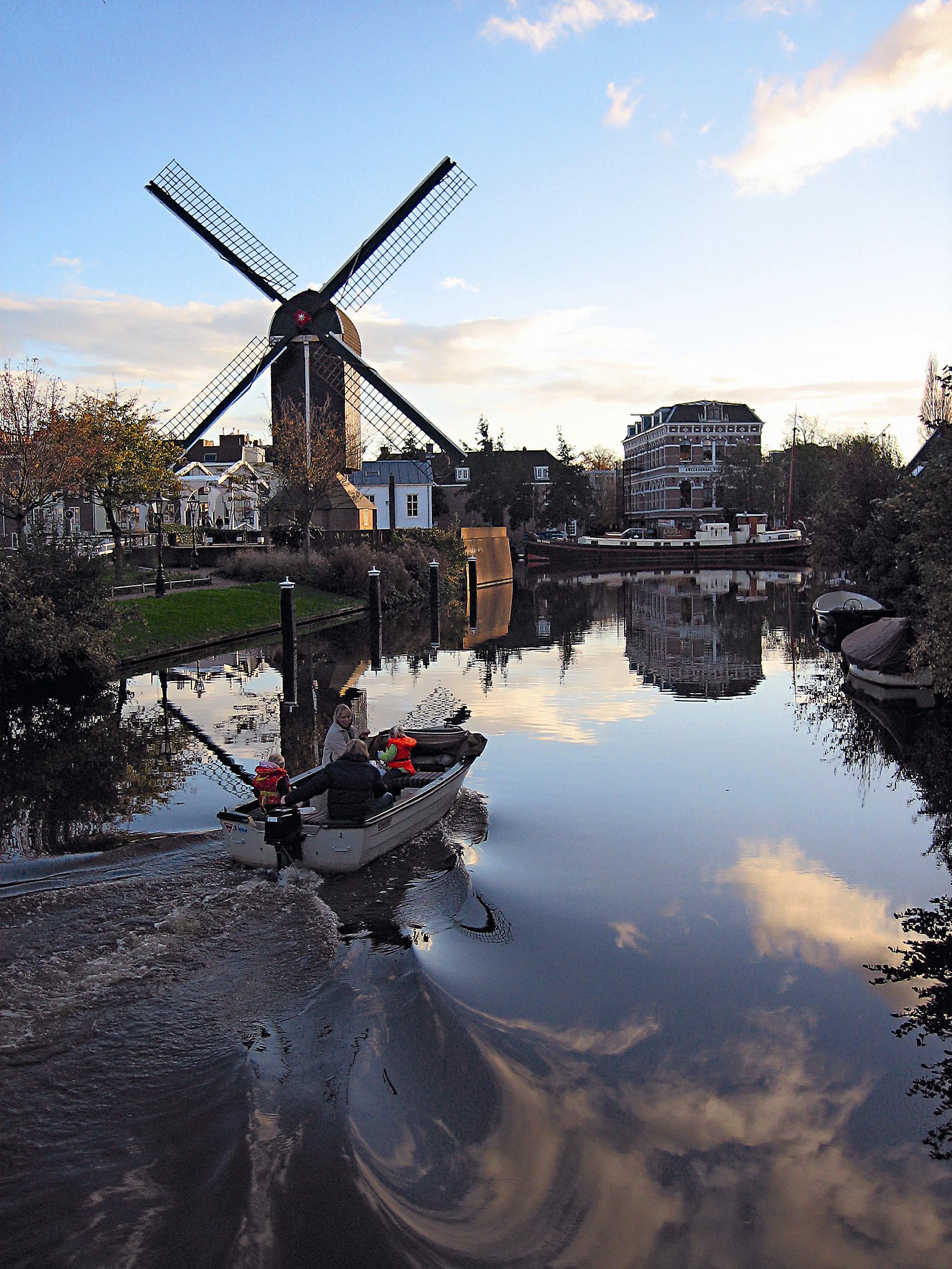 鹿特丹的小孩堤防（Kinderdijk），1997年正式被聯合國公告納入世界文化遺產。
