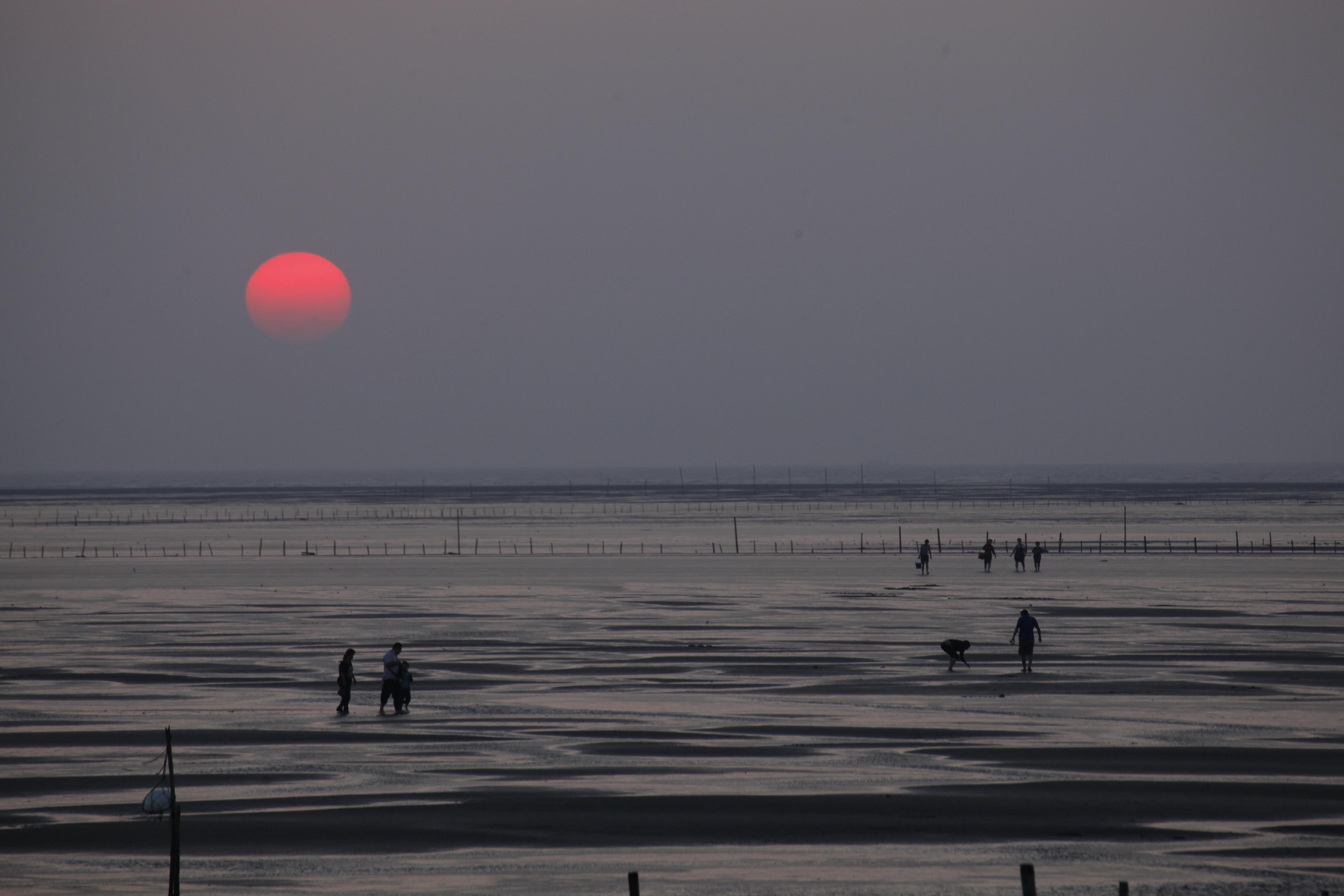 濱海地區的居民,生活與海洋有密切的關係。圖/陳吉鵬