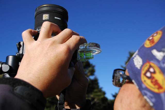 Fish-eye camera photography of environmental factors—Checking level and orientation. Photograph by Huang Jian-lu.