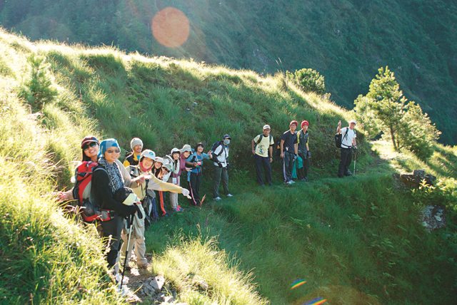 走在舊日治越道上。