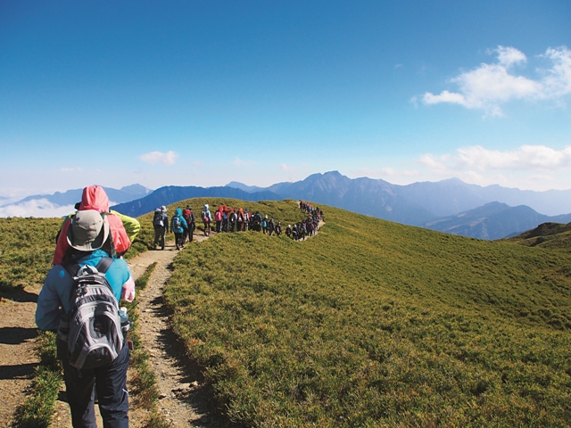 山就是一所學校,走出戶外,教室自然敞開。 圖/鎖震峰