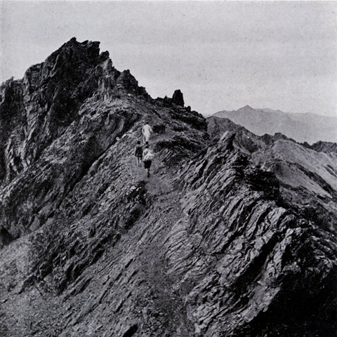 玉山南峰,日治時期名為南山,新高南山。圖/《台灣國立公園寫真集》江日升提供。