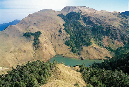 One of the Mt. Nenggao - Andongjun ridge alpine lakes - Wanli Pond.