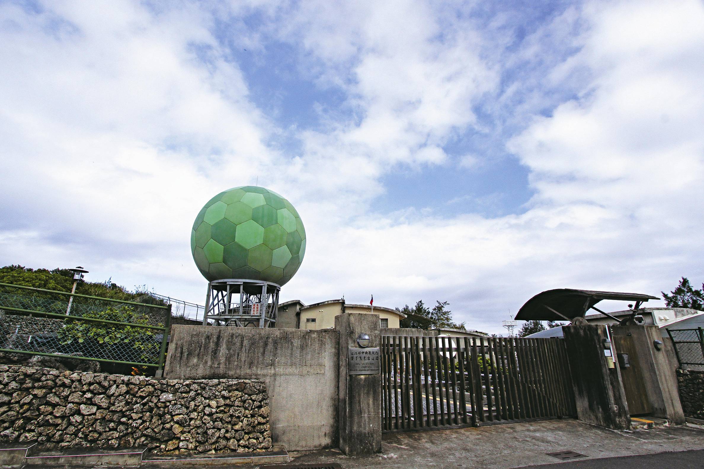墾丁國家公園猛禽遷徙資訊系統，是全球以氣象雷達追蹤遷徙猛禽的創舉／蔡乙榮攝