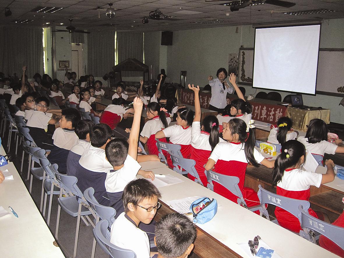海洋保育校園宣導巡迴列車活動