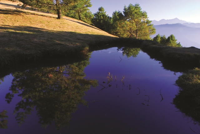 看老天臉色的看天池／何昌穎攝