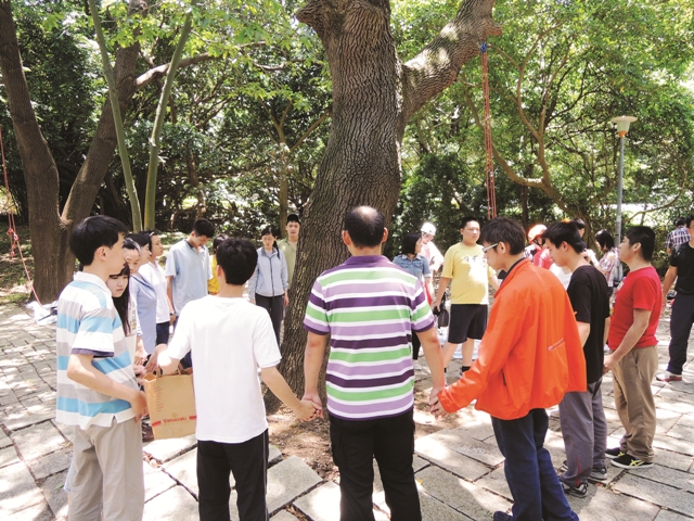 肯納攀樹/傅國銘攝