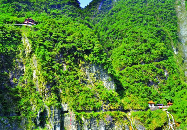 建在崖壁上的太魯閣