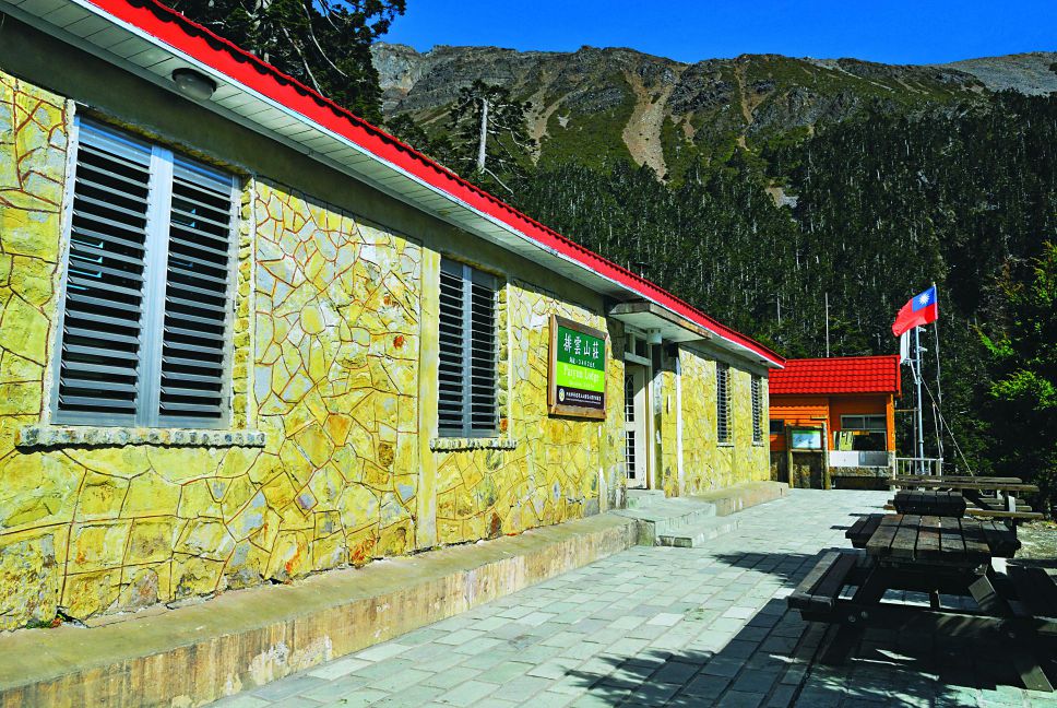 玉山國家公園內80年代舊排雲山莊外觀／何昌穎攝