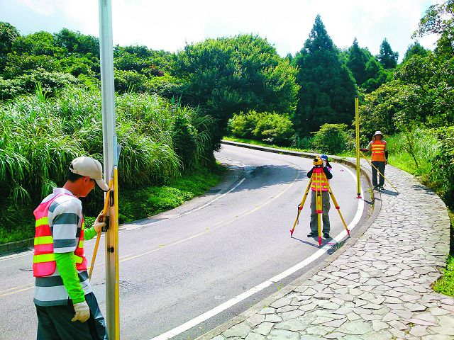 大屯火山群大地水準測量野外施測照片／林正洪提供