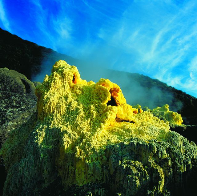 子坪硫磺出氣口硫磺結晶／莊信賢攝