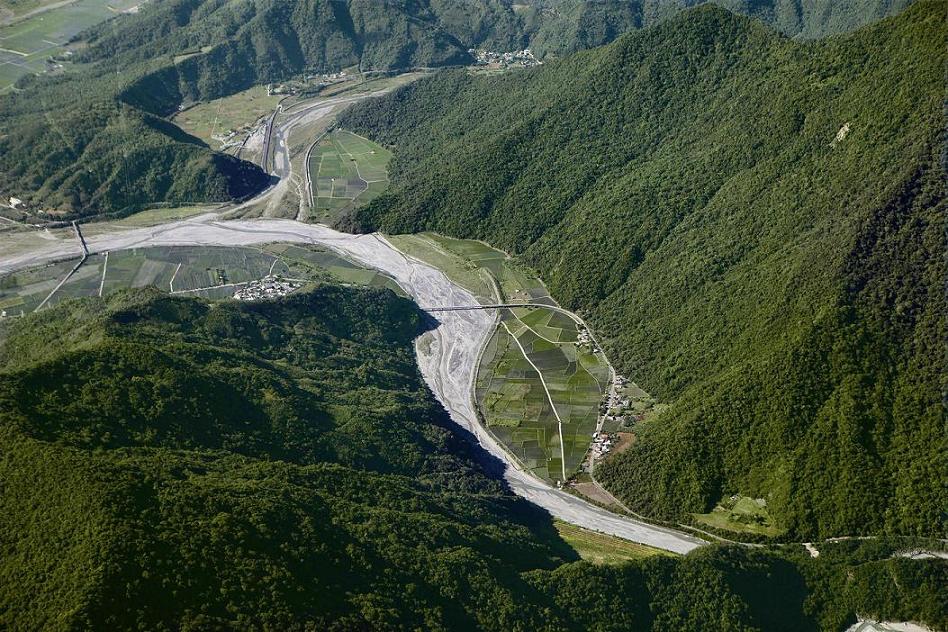 庫拉庫溪畔的南安水稻田／玉管處提供