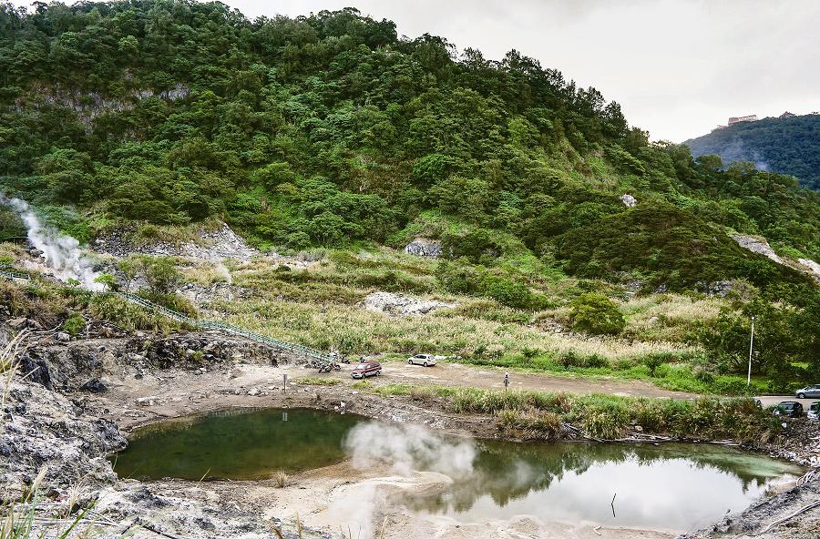 龍鳳谷仍可處處見到氤的地熱熱氣／楊懷智攝 